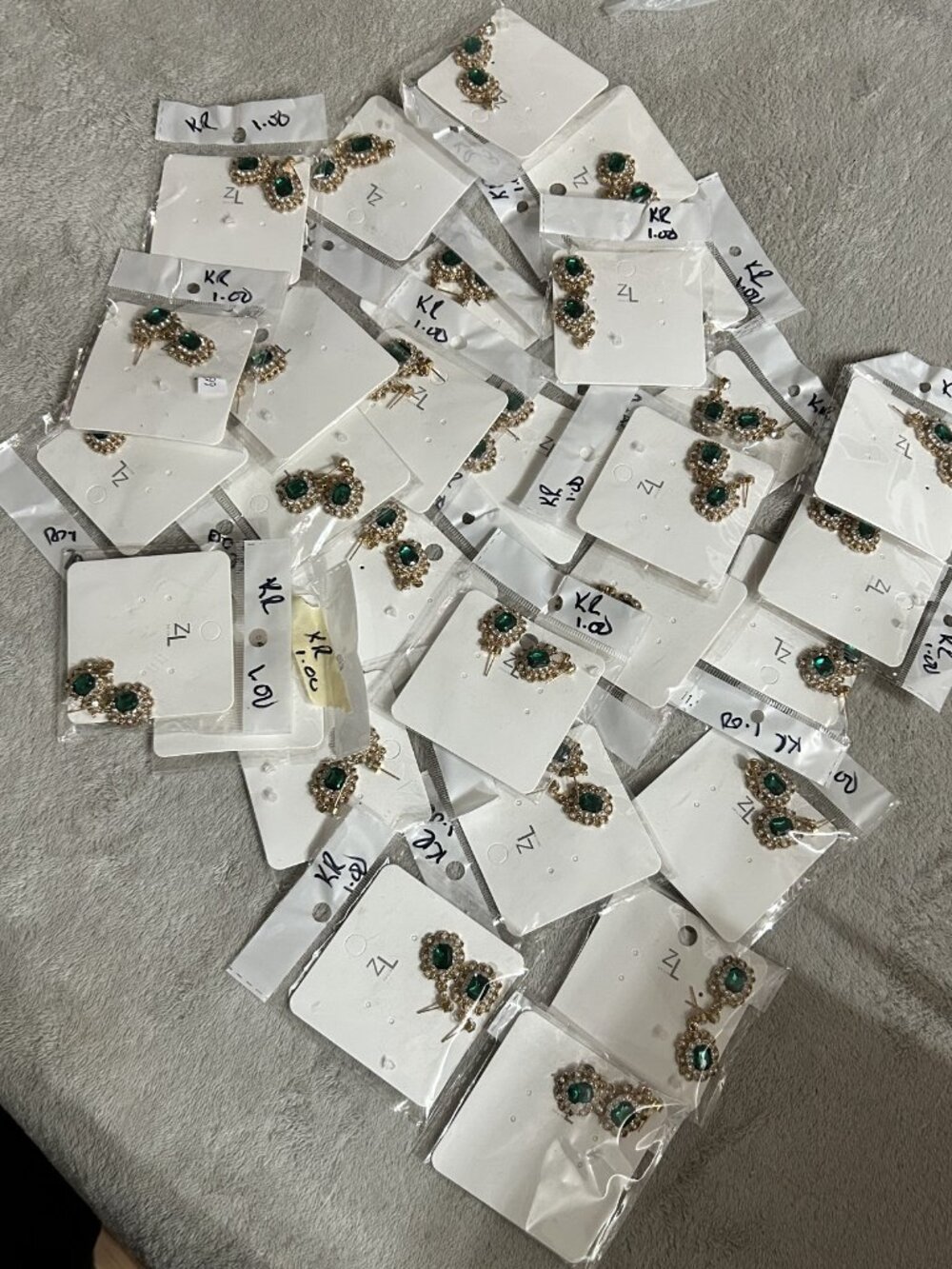 Bulk Wholesale Lot 29 Pairs Emerald Green Faux Pearl Gold Stud Earrings NWT